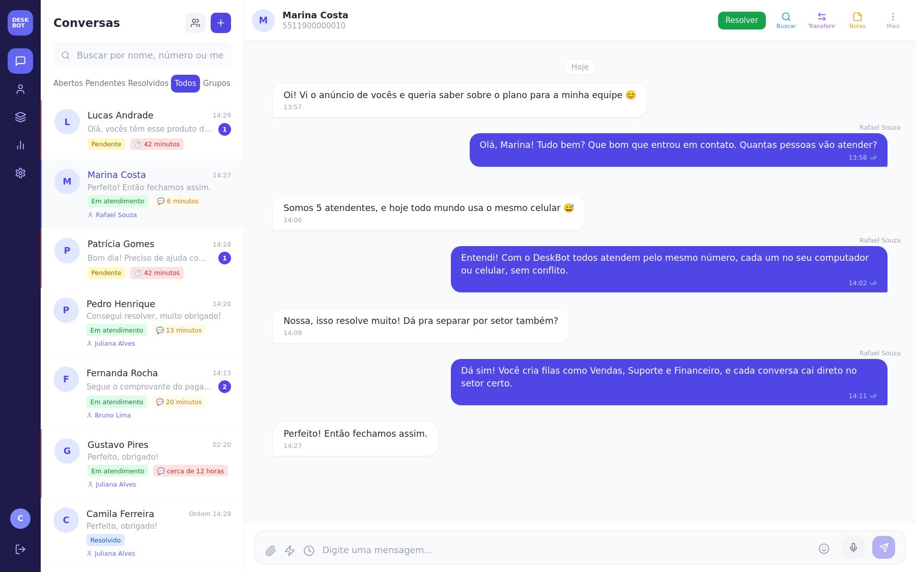 Tela de conversas do DeskBot: lista de atendimentos à esquerda e uma conversa aberta com o cliente à direita
